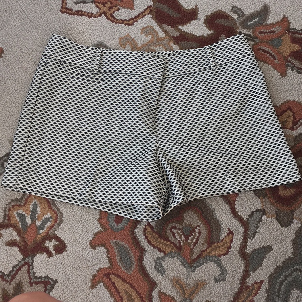 BRAND NEW LOFT Cream and black shorts